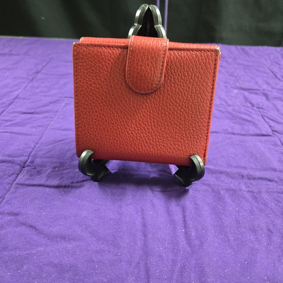 EUC GUCCI RED CALFSKIN LEATHER INTERLOCKING GG COMPACT WALLET - Picture 2 of 11